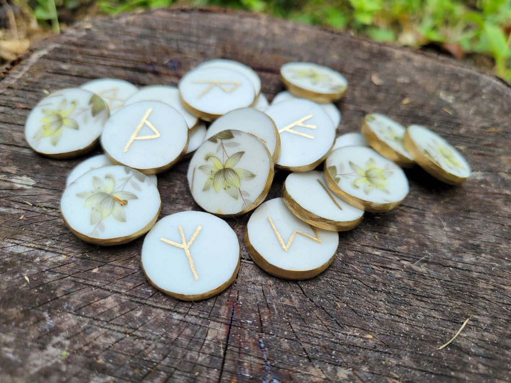 Minutiae - elder futhark runes