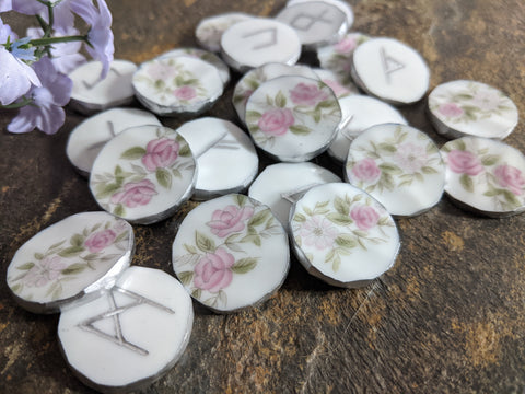 Rosé - elder futhark runes