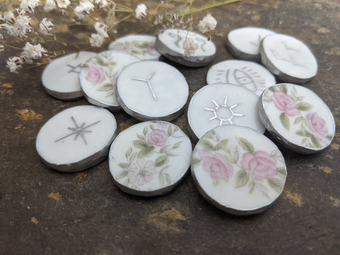Rosé - witches runes