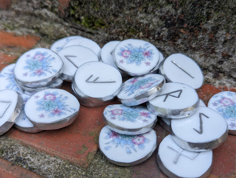 Lillian - elder futhark runes